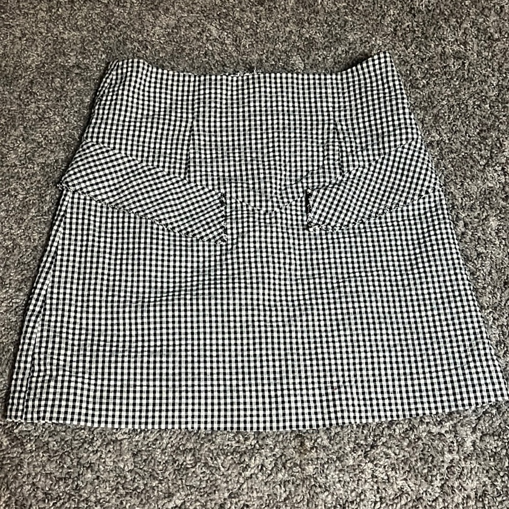 Black and white pencil skirt